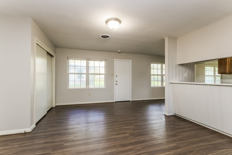 1,640/Mo, 608 Hilliard Conroe, TX 77301 Dining Room View 2