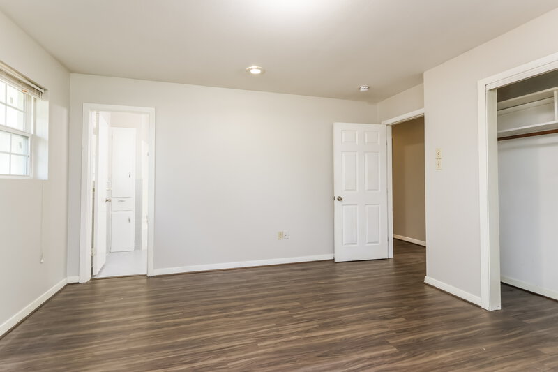 1,640/Mo, 608 Hilliard Conroe, TX 77301 Main Bedroom View