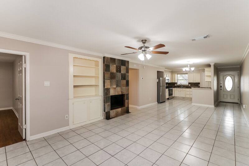 1,800/Mo, 12805 Bexley Dr Houston, TX 77099 Living Room View 2