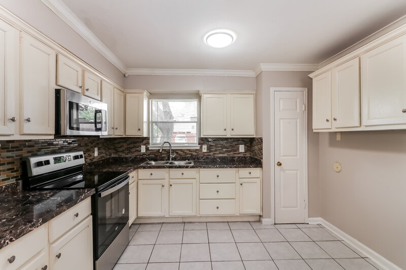 1,800/Mo, 12805 Bexley Dr Houston, TX 77099 Kitchen View