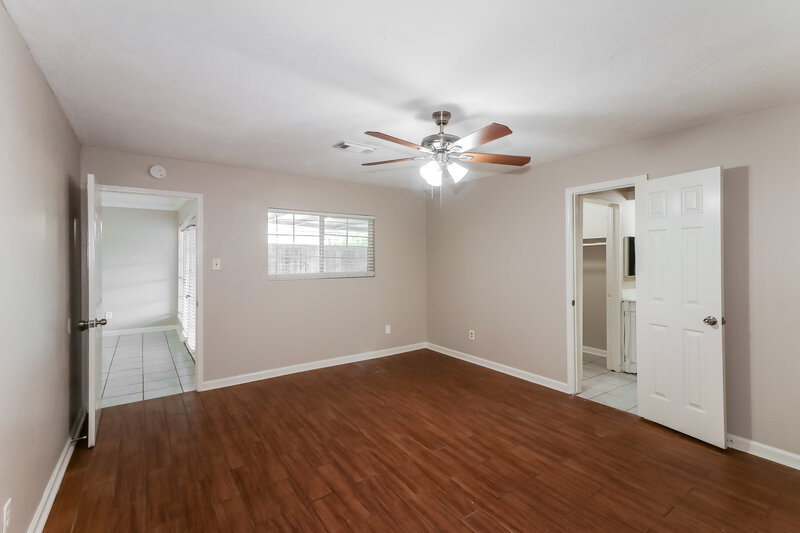 1,800/Mo, 12805 Bexley Dr Houston, TX 77099 Main Bedroom View