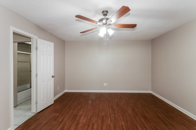 1,800/Mo, 12805 Bexley Dr Houston, TX 77099 Main Bedroom View 2