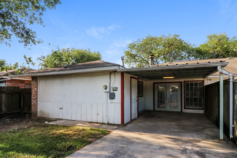 1,800/Mo, 12805 Bexley Dr Houston, TX 77099 Rear View