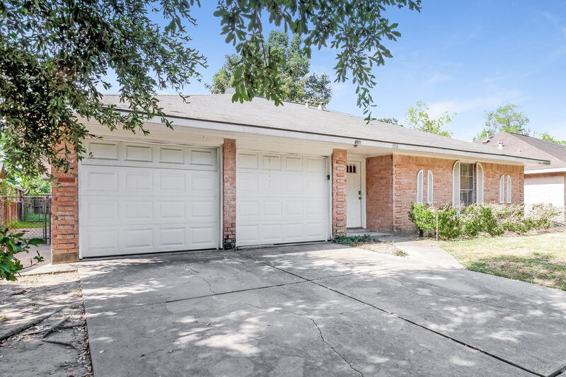 1,565/Mo, 5014 Hasie Dr Houston, TX 77032 Front View