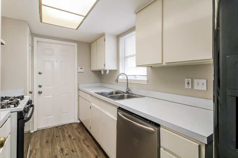 1,565/Mo, 5014 Hasie Dr Houston, TX 77032 Kitchen View