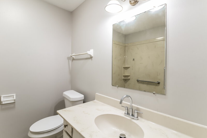 1,565/Mo, 5014 Hasie Dr Houston, TX 77032 Bathroom View