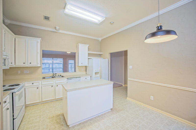 1,895/Mo, 599 Orangewood Conroe, TX 77302 Kitchen View 3