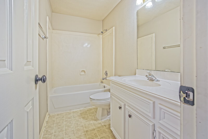 1,895/Mo, 599 Orangewood Conroe, TX 77302 Bathroom View