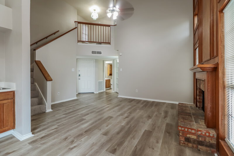 1,585/Mo, 21 Regency Ln Houston, TX 77088 Living Room View 3