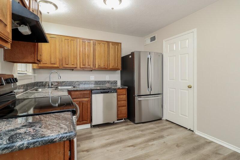 1,585/Mo, 21 Regency Ln Houston, TX 77088 Kitchen View 2