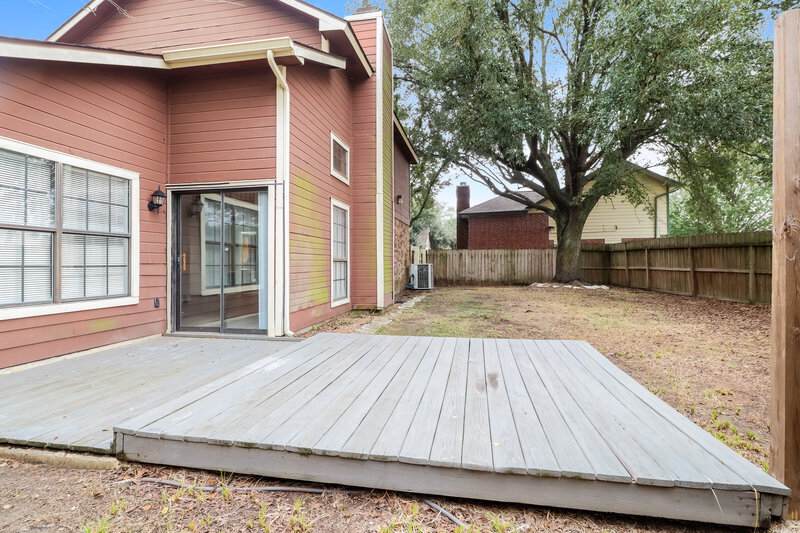 1,585/Mo, 21 Regency Ln Houston, TX 77088 Rear View 2
