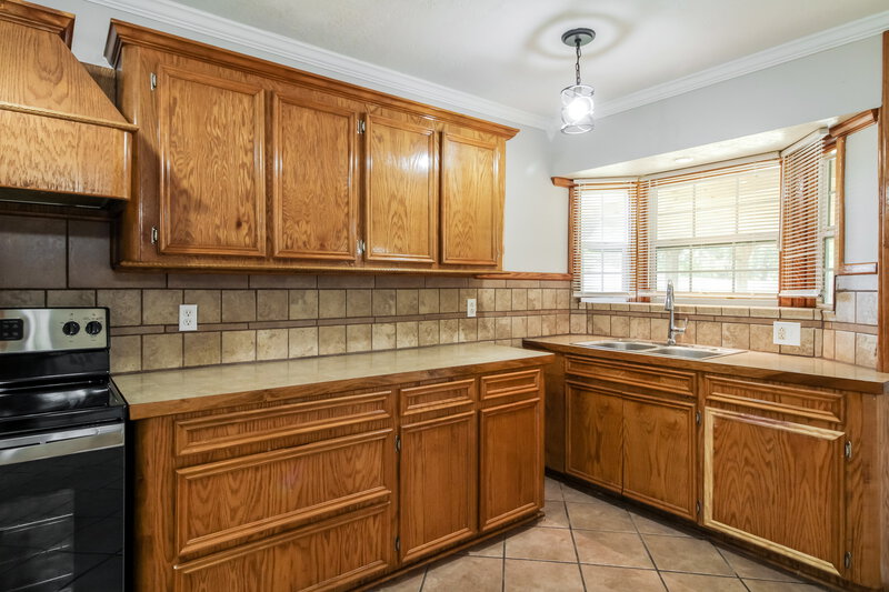 1,570/Mo, 2701 5th Ave N. Texas City, TX 77590 Kitchen View