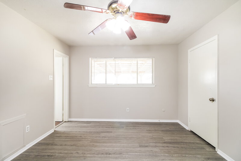 1,570/Mo, 2701 5th Ave N. Texas City, TX 77590 Main Bedroom View