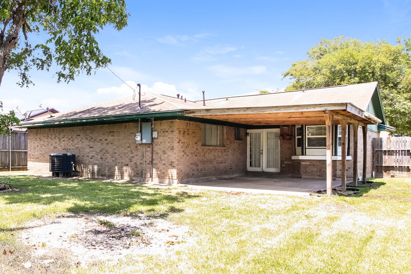 1,570/Mo, 2701 5th Ave N. Texas City, TX 77590 Rear View