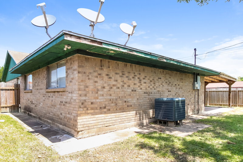 1,570/Mo, 2701 5th Ave N. Texas City, TX 77590 Rear View 3