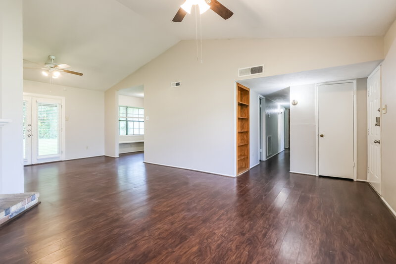 1,535/Mo, 2674 Lark Ln Humble, TX 77396 Living Room View 2