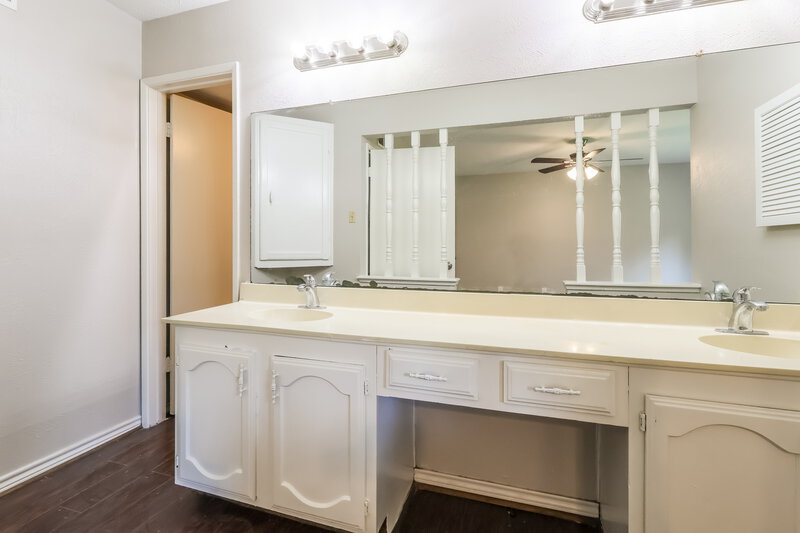 1,535/Mo, 2674 Lark Ln Humble, TX 77396 Main Bathroom View
