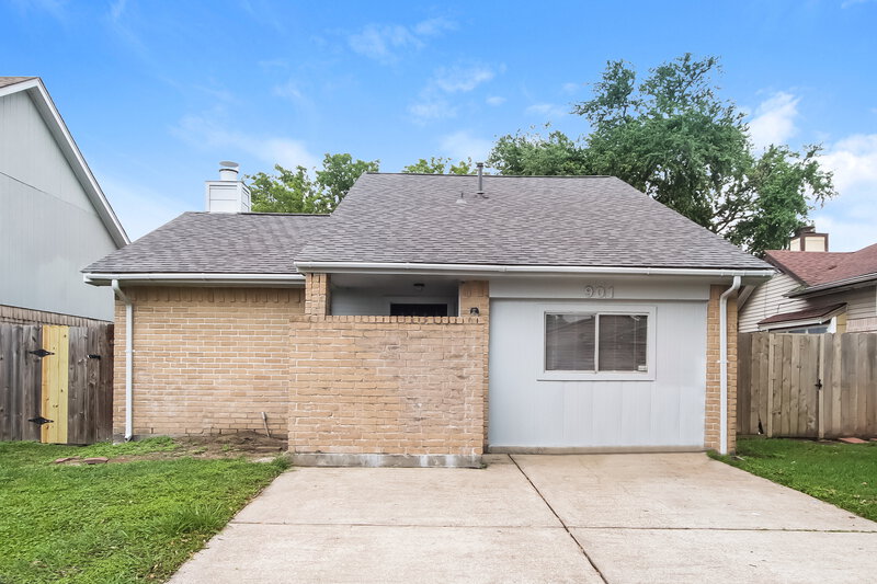 1,685/Mo, 901 Briarcreek Dr Baytown, TX 77521 External View
