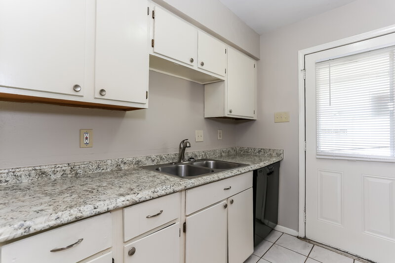 1,910/Mo, 8846 Kempwood Dr Houston, TX 77080 Kitchen View