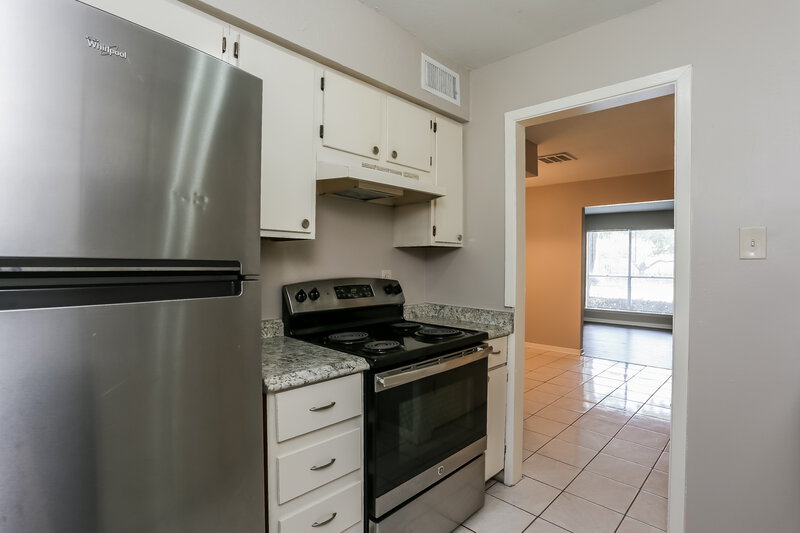 1,910/Mo, 8846 Kempwood Dr Houston, TX 77080 Kitchen View 2
