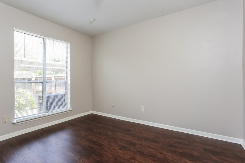 1,910/Mo, 8846 Kempwood Dr Houston, TX 77080 Main Bedroom View