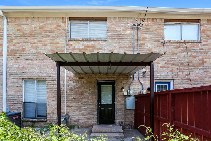 1,910/Mo, 8846 Kempwood Dr Houston, TX 77080 Rear View