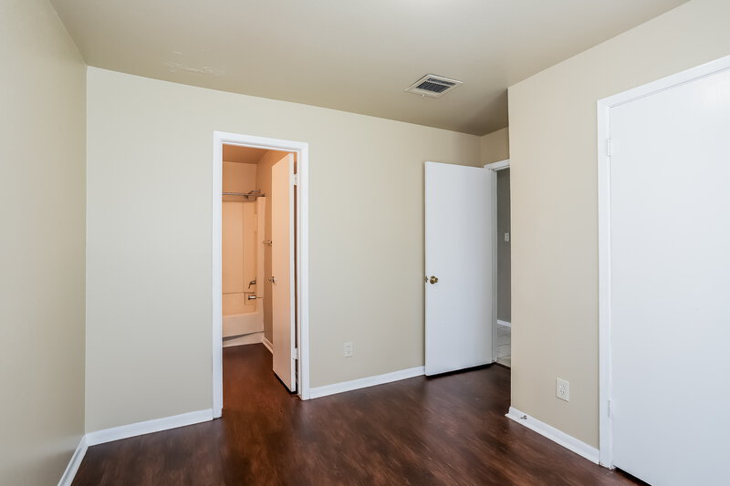 1,910/Mo, 8846 Kempwood Dr Houston, TX 77080 Bedroom View 5