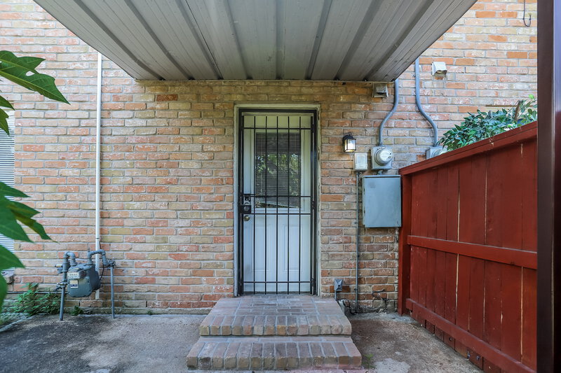 1,910/Mo, 8846 Kempwood Dr Houston, TX 77080 Covered Porch View
