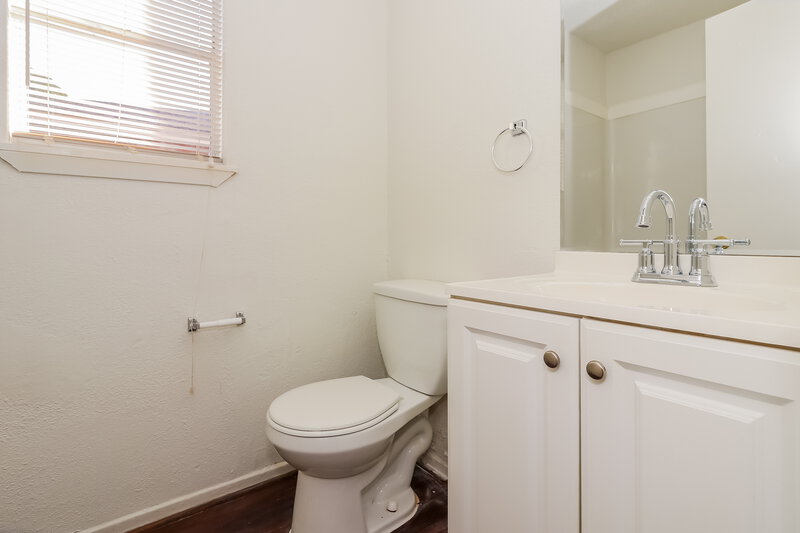 1,585/Mo, 5139 Wickview Ln Houston, TX 77053 Main Bathroom View
