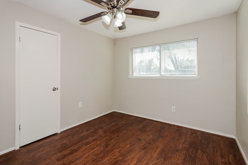 1,585/Mo, 5139 Wickview Ln Houston, TX 77053 Bedroom View