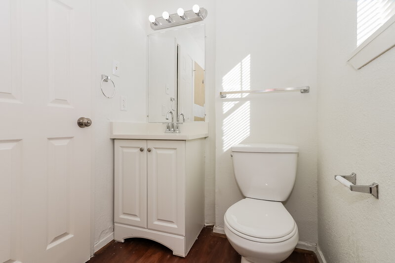 1,585/Mo, 5139 Wickview Ln Houston, TX 77053 Bathroom View