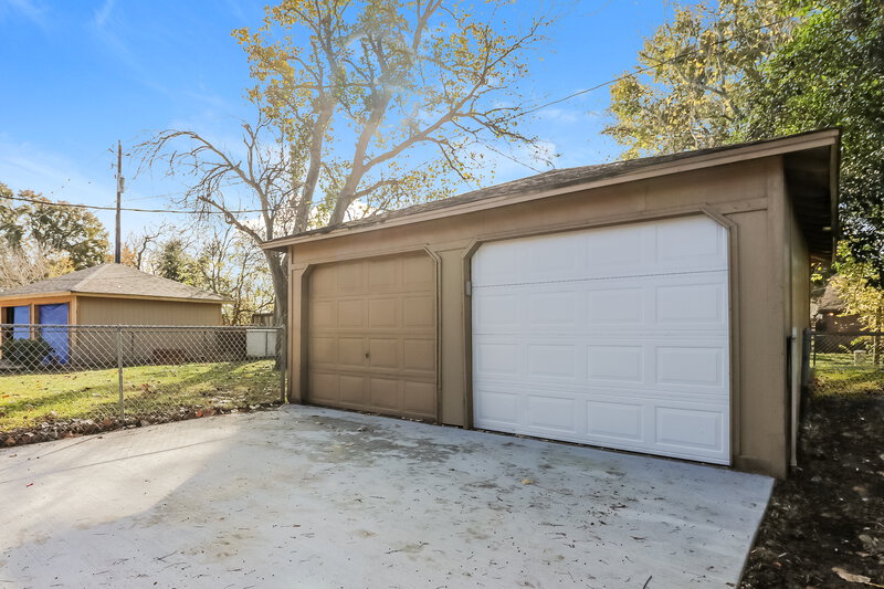 1,585/Mo, 5139 Wickview Ln Houston, TX 77053 Garage View