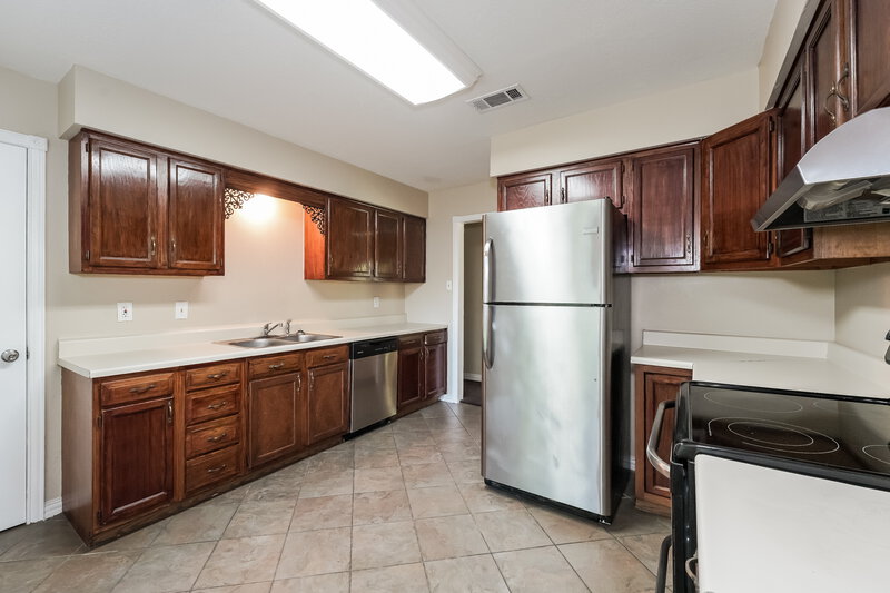 1,915/Mo, 12203 Deer Wood Pinehurst, TX 77362 Kitchen View 2