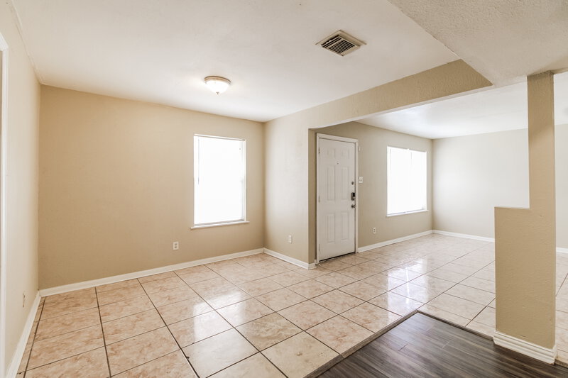 1,670/Mo, 12411 Deergrove St Houston, TX 77039 Living Room View 2