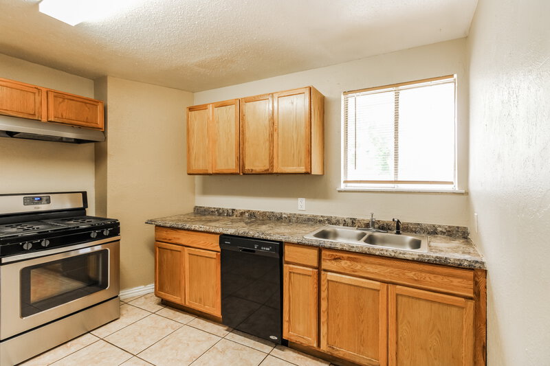1,670/Mo, 12411 Deergrove St Houston, TX 77039 Kitchen View