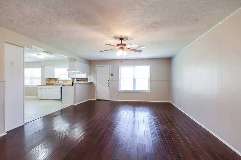 1,635/Mo, 502 Hildred Ave Conroe, TX 77303 Living Room View