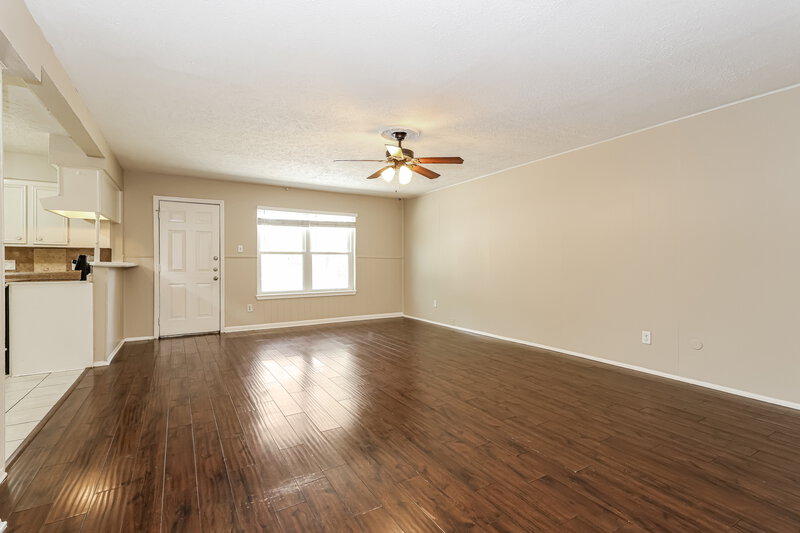 1,660/Mo, 502 Hildred Ave Conroe, TX 77303 Living Room View