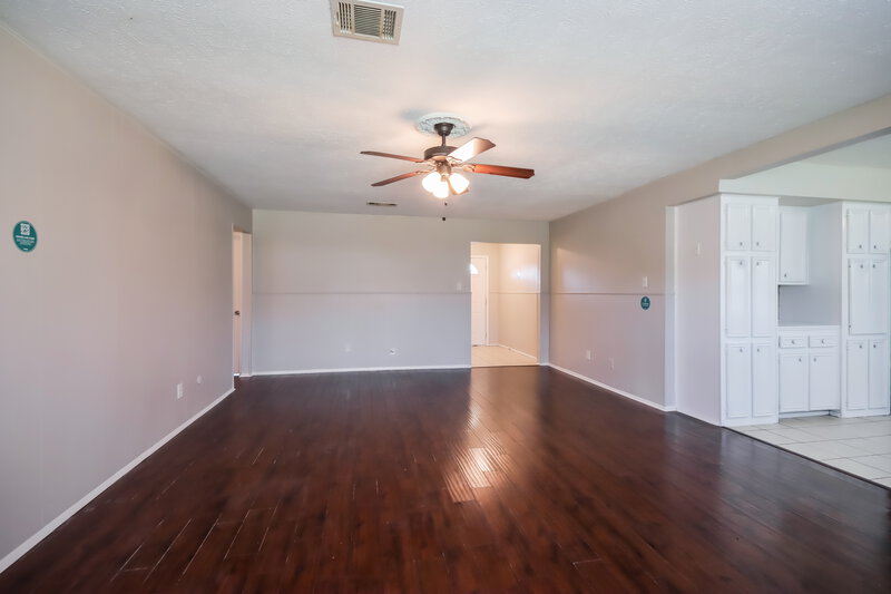 1,635/Mo, 502 Hildred Ave Conroe, TX 77303 Living Room View 2