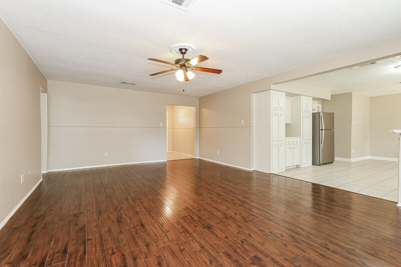 1,660/Mo, 502 Hildred Ave Conroe, TX 77303 Living Room View 3