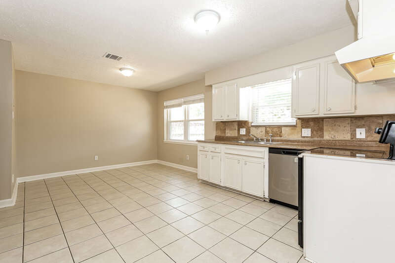 1,660/Mo, 502 Hildred Ave Conroe, TX 77303 Kitchen View
