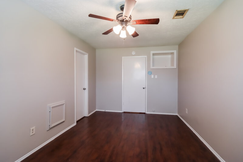 1,635/Mo, 502 Hildred Ave Conroe, TX 77303 Main Bedroom View 2