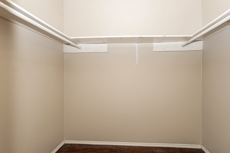 1,660/Mo, 502 Hildred Ave Conroe, TX 77303 Walk In Closet View
