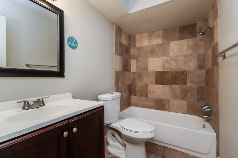 1,635/Mo, 502 Hildred Ave Conroe, TX 77303 Bathroom View
