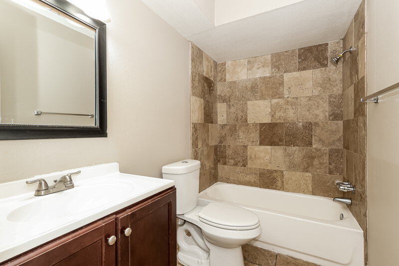 1,660/Mo, 502 Hildred Ave Conroe, TX 77303 Bathroom View