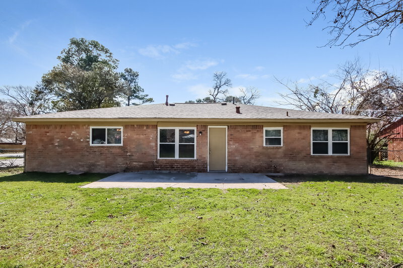 1,635/Mo, 502 Hildred Ave Conroe, TX 77303 Rear View