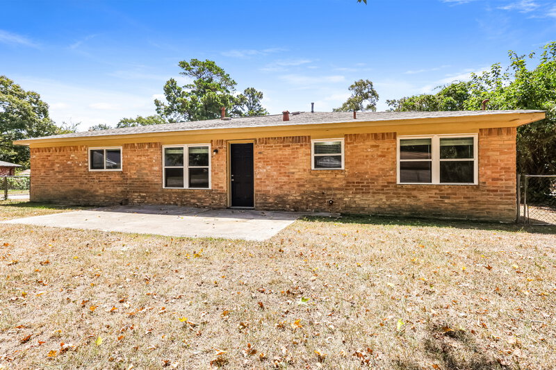 1,660/Mo, 502 Hildred Ave Conroe, TX 77303 Rear View