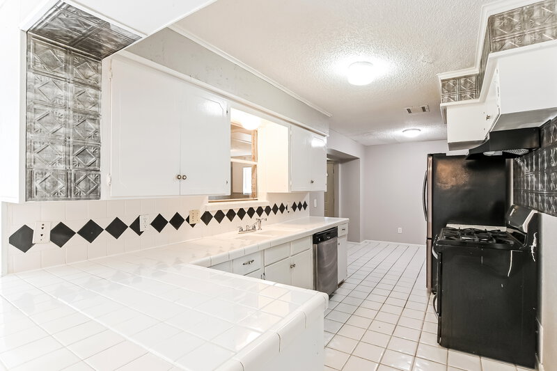 2,980/Mo, 2811 26th St Dickinson, TX 77539 Kitchen View