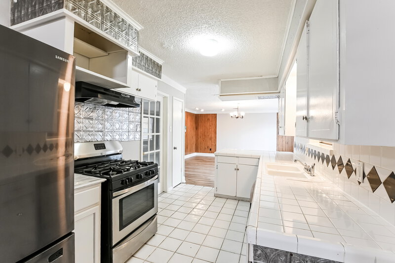 2,980/Mo, 2811 26th St Dickinson, TX 77539 Kitchen View 2