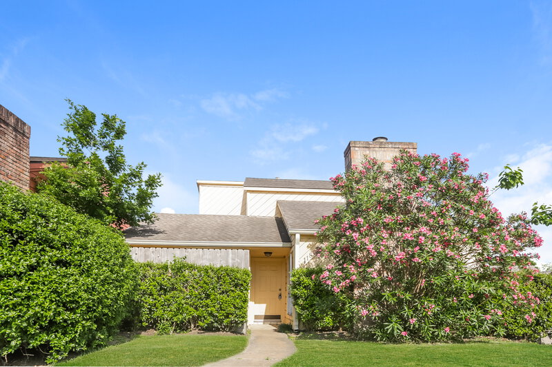 2,130/Mo, 11807 Gatlinburg Dr Houston, TX 77031 External View
