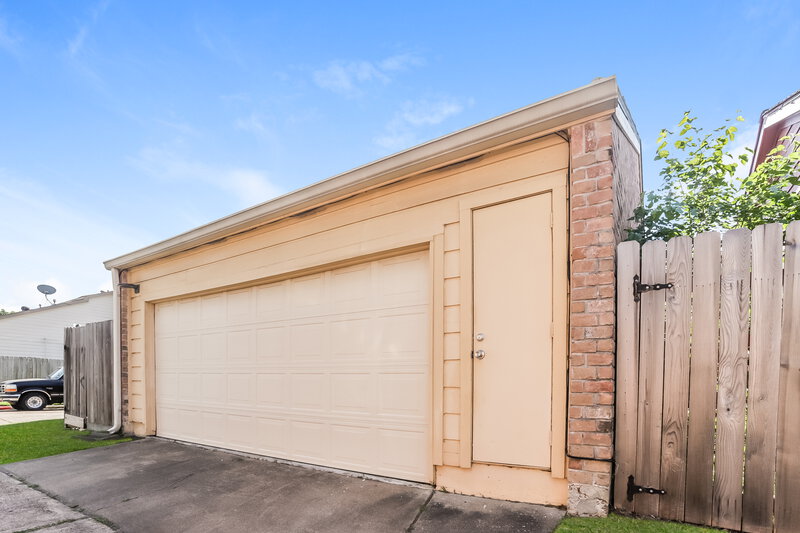 2,130/Mo, 11807 Gatlinburg Dr Houston, TX 77031 Front View 2
